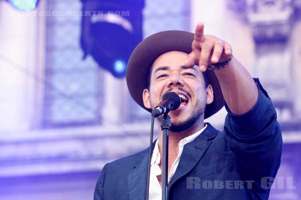 BEN L'ONCLE SOUL AND MONOPHONICS - 2014-07-20 - PARIS - Parvis de l'Hotel de Ville - 